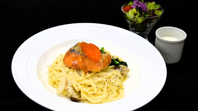 サーモンといくらのクリームパスタ